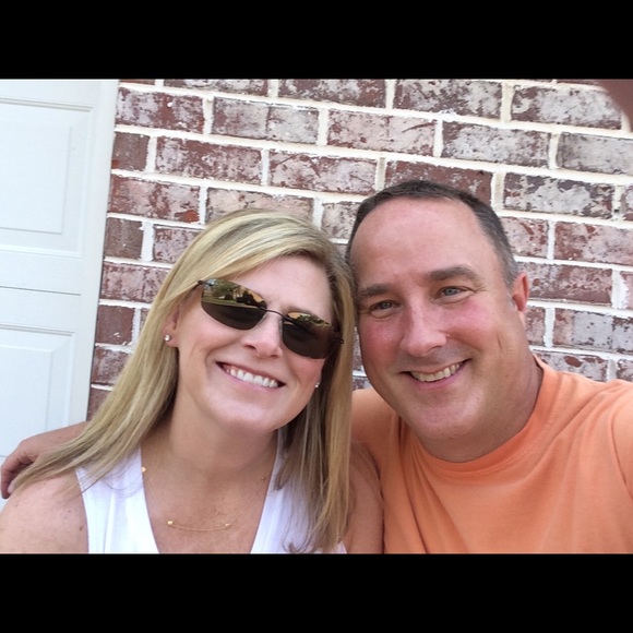 Meet your Posher, Lora - Picture 1 of 1